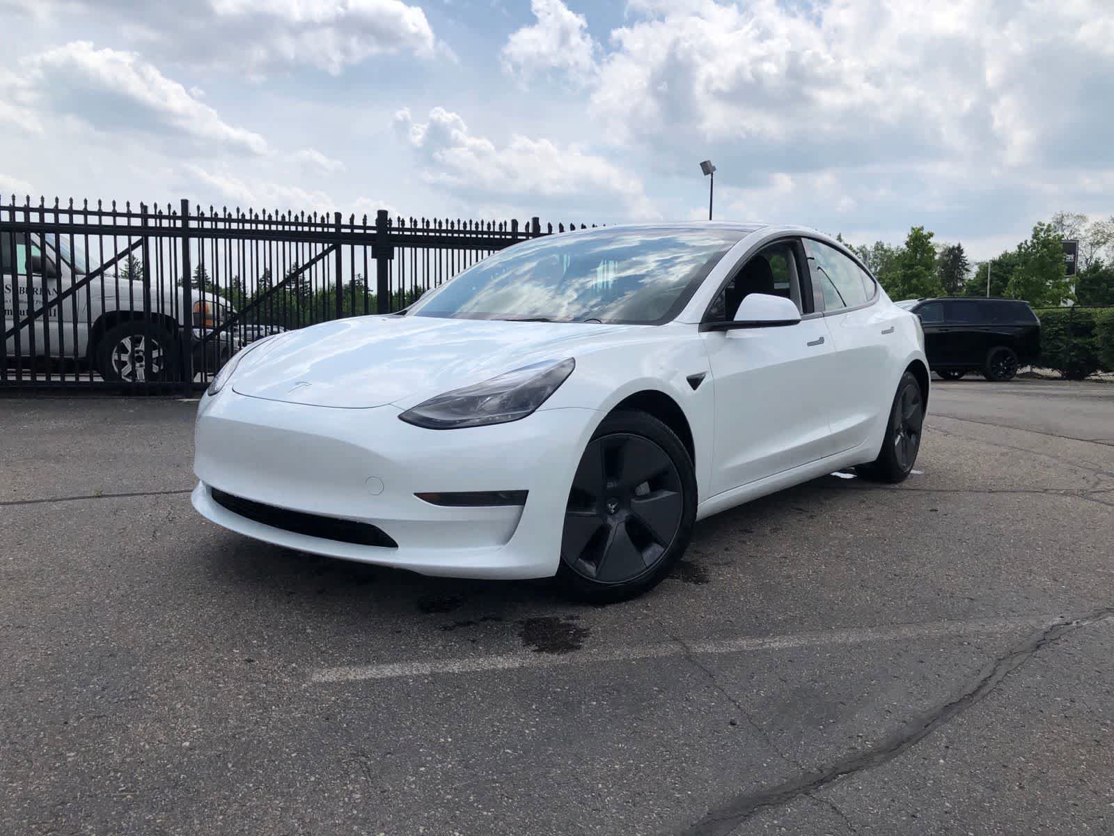 Used 2023 Tesla Model 3 Standard Range RWD image 1