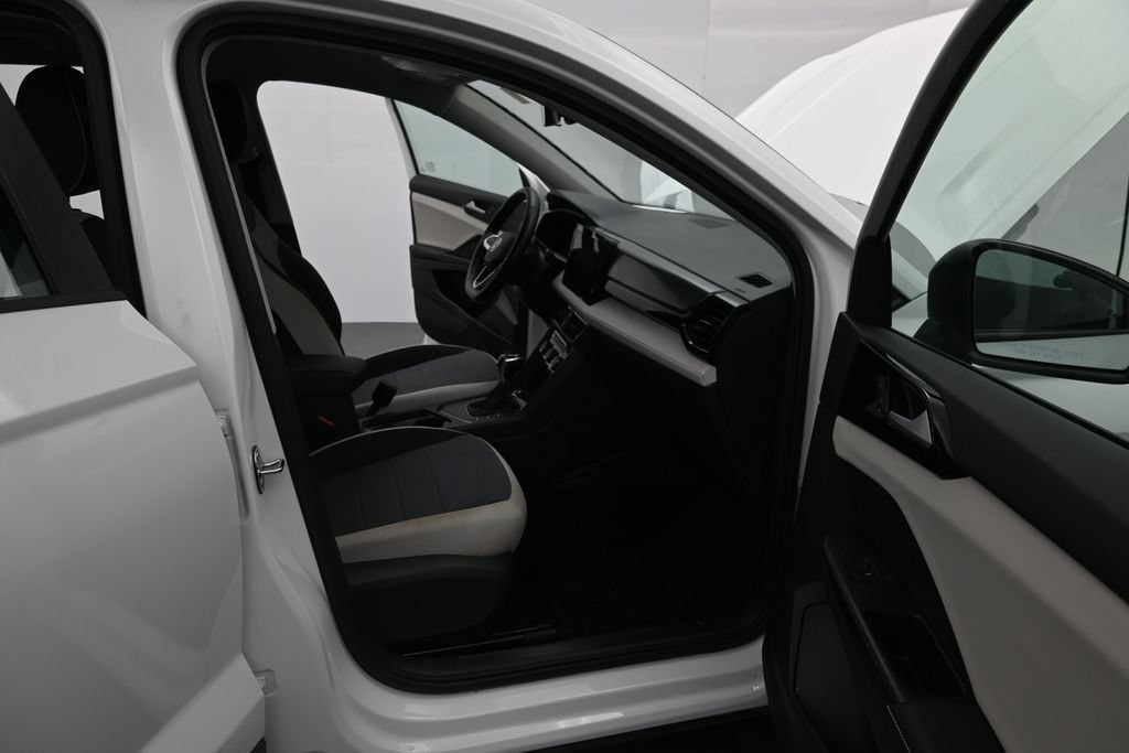 Used 2025 Volkswagen Taos S FWD image 15