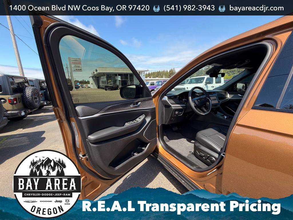 New 2026 Jeep Grand Cherokee L Limited AWD/4WD image 11