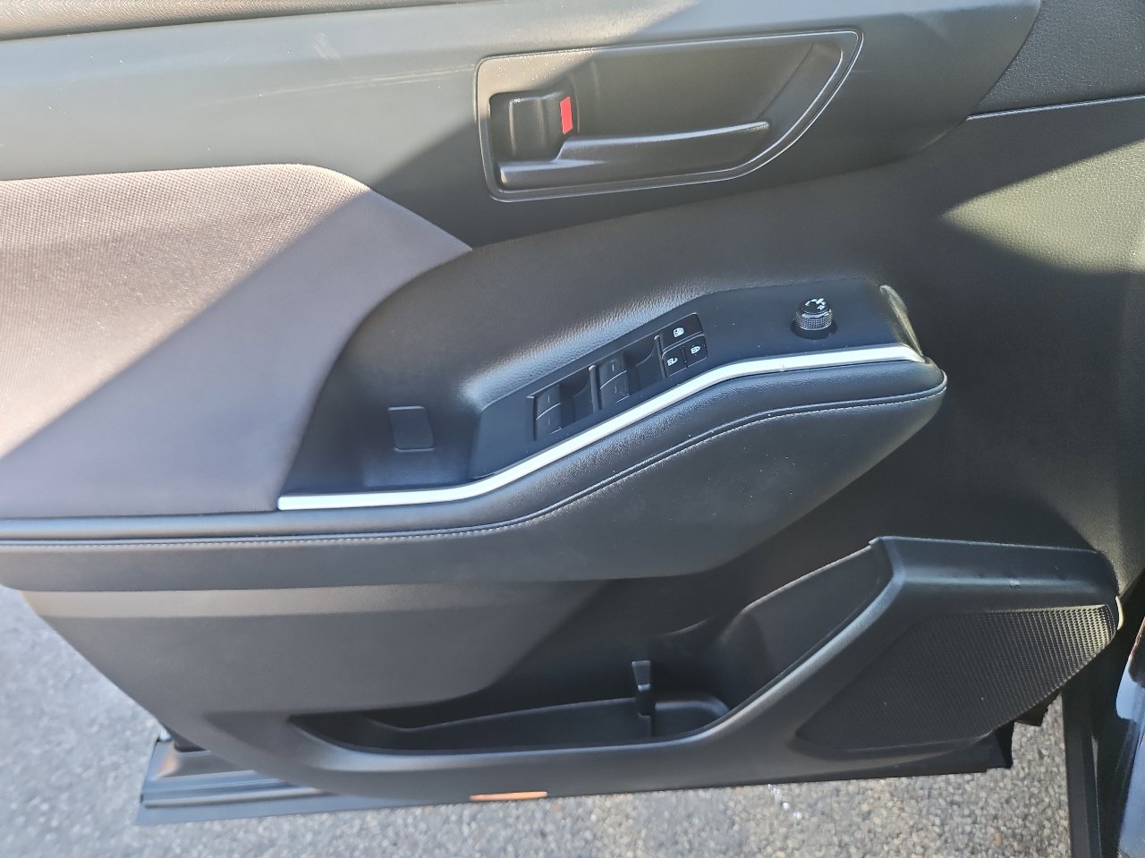 Used 2023 Toyota Highlander LE image 15