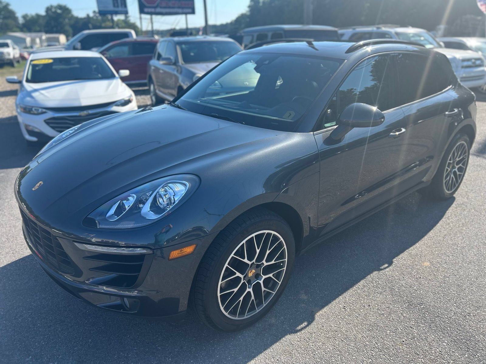 Used 2018 Porsche Macan Sport Edition AWD/4WD image 2
