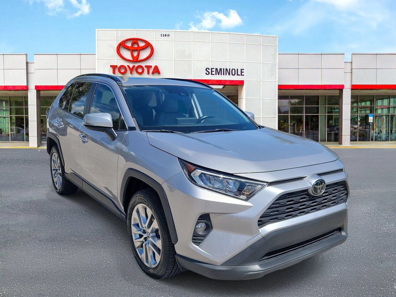 Used 2019 Toyota RAV4 XLE Premium w/ Cold Weather Package FWD image 3