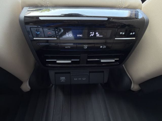 Certified 2025 Acura MDX w/ Technology Package FWD image 29
