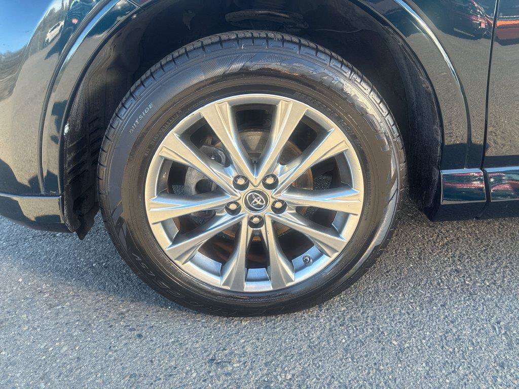 Used 2017 Toyota RAV4 Platinum w/ All Weather Liner Package AWD/4WD image 32