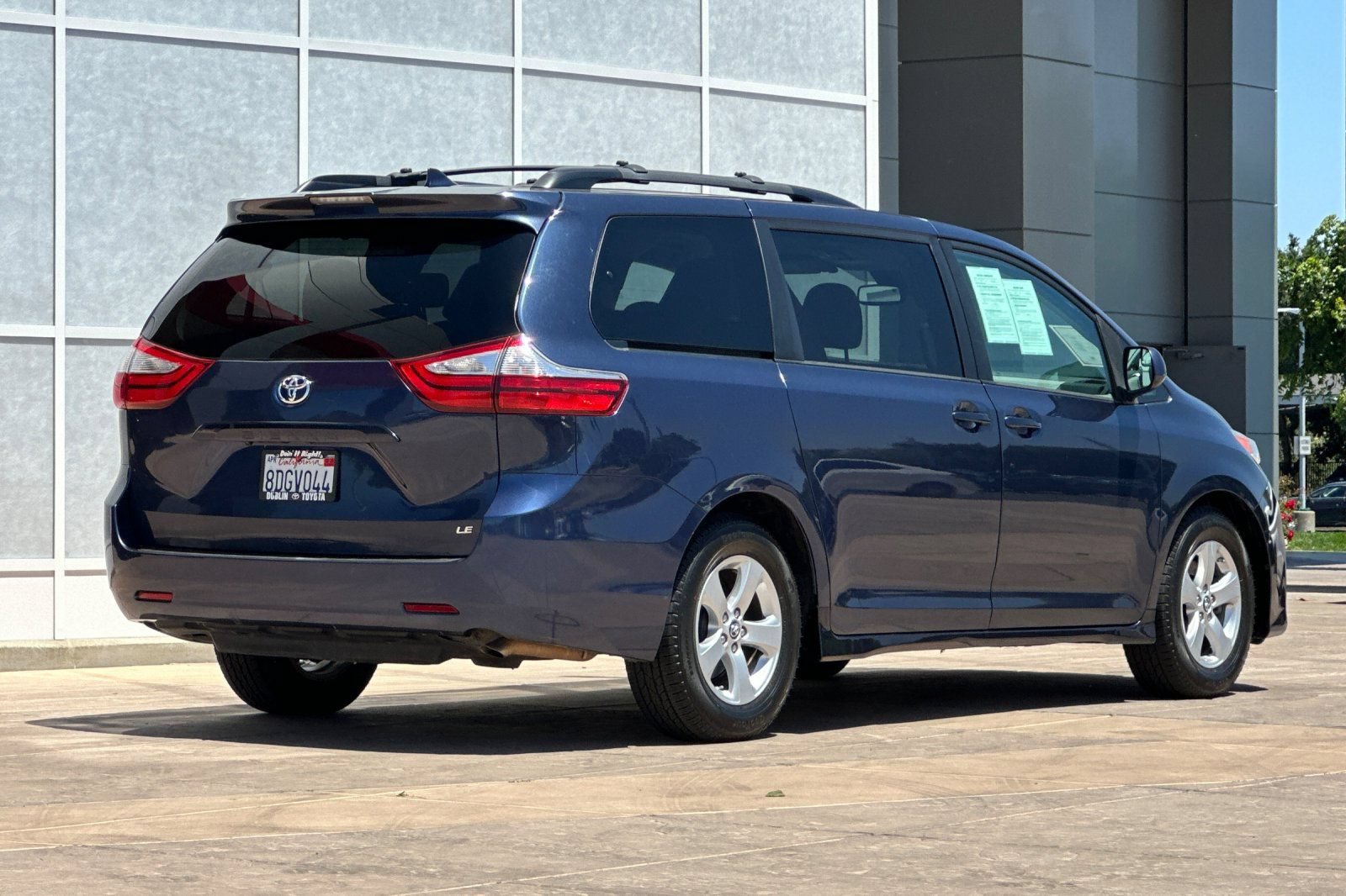 Certified 2018 Toyota Sienna LE w/ Carpet Mat Package FWD image 4
