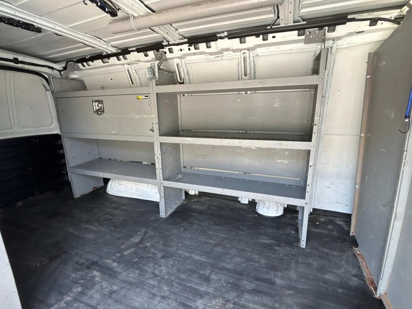 Used 2015 Chevrolet Express 2500 RWD image 16