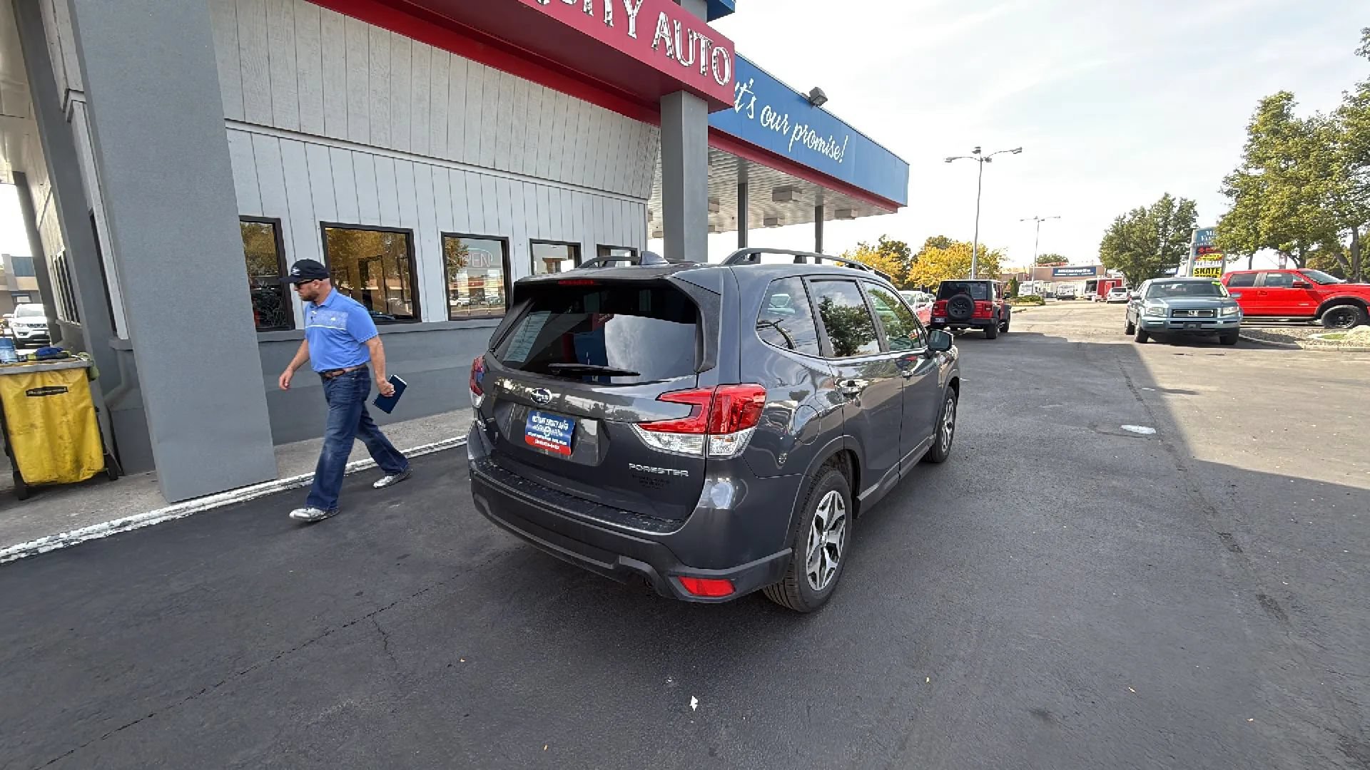 Used 2023 Subaru Forester Premium AWD/4WD image 6