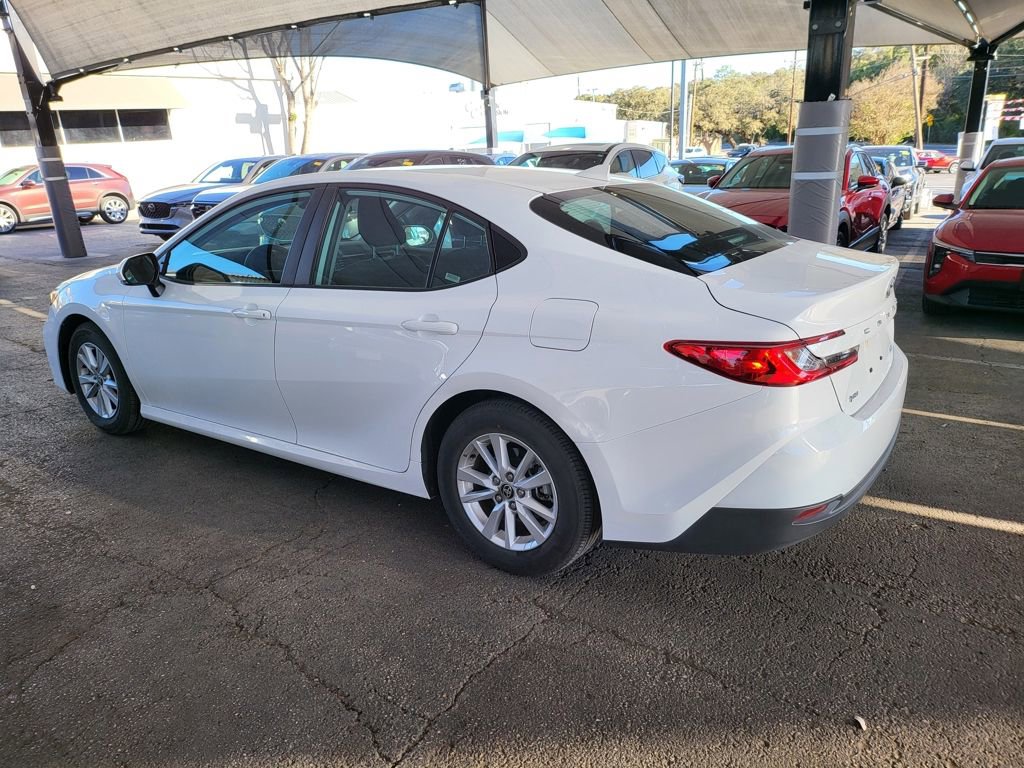 Used 2025 Toyota Camry LE image 11