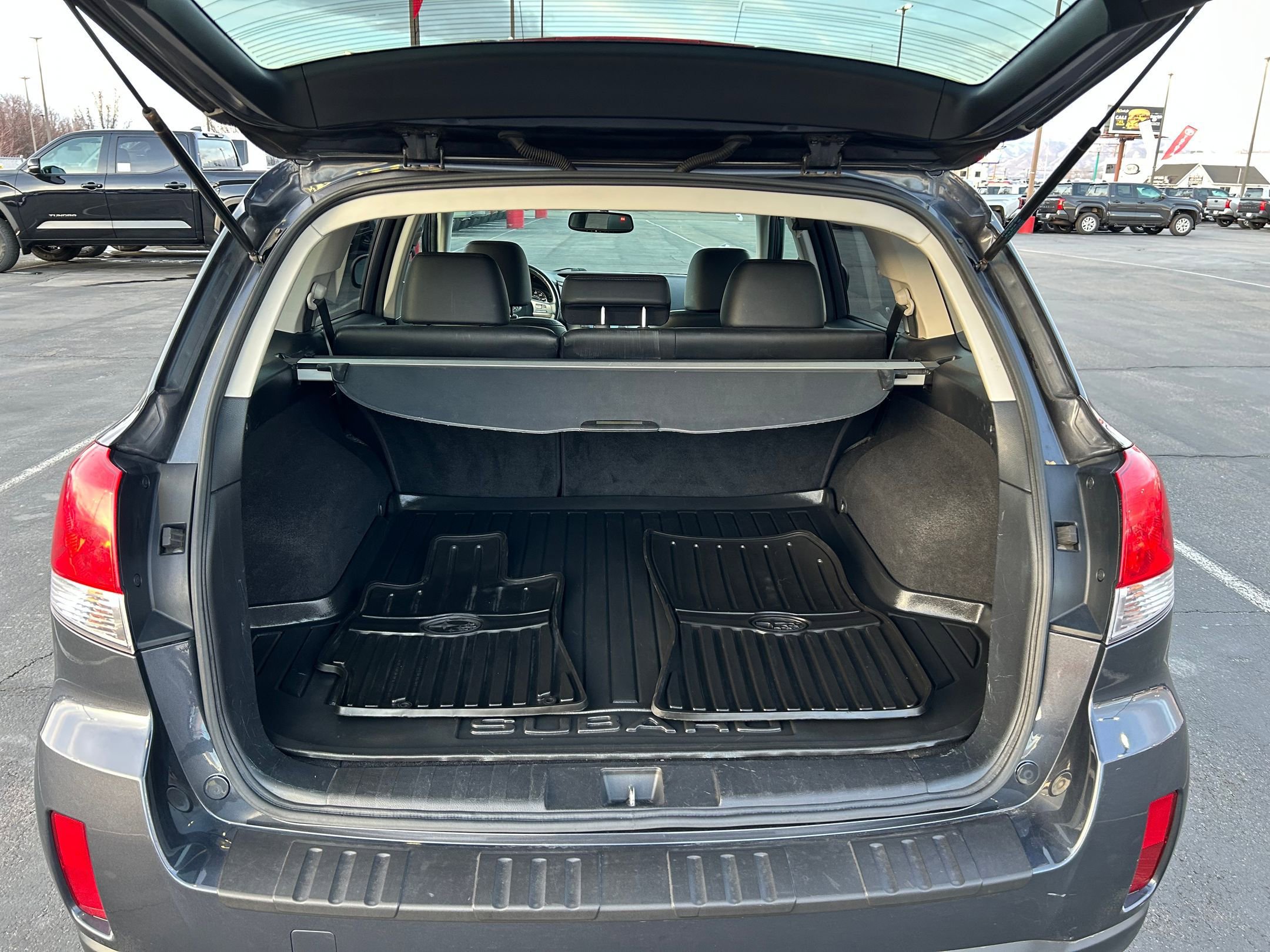 Used 2011 Subaru Outback 2.5i Limited image 24