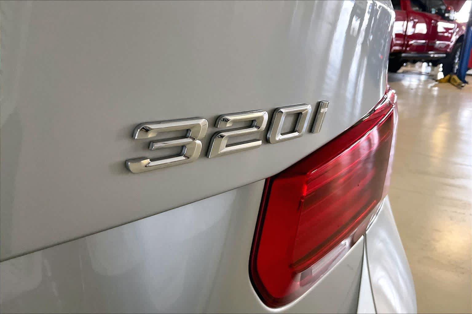 Used 2018 BMW 320i Sedan w/ Convenience Package RWD image 9