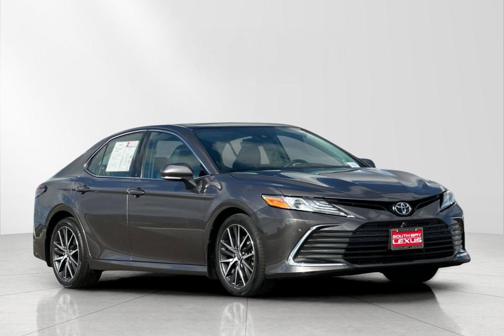 Used 2021 Toyota Camry XLE w/ Navigation Package FWD image 8