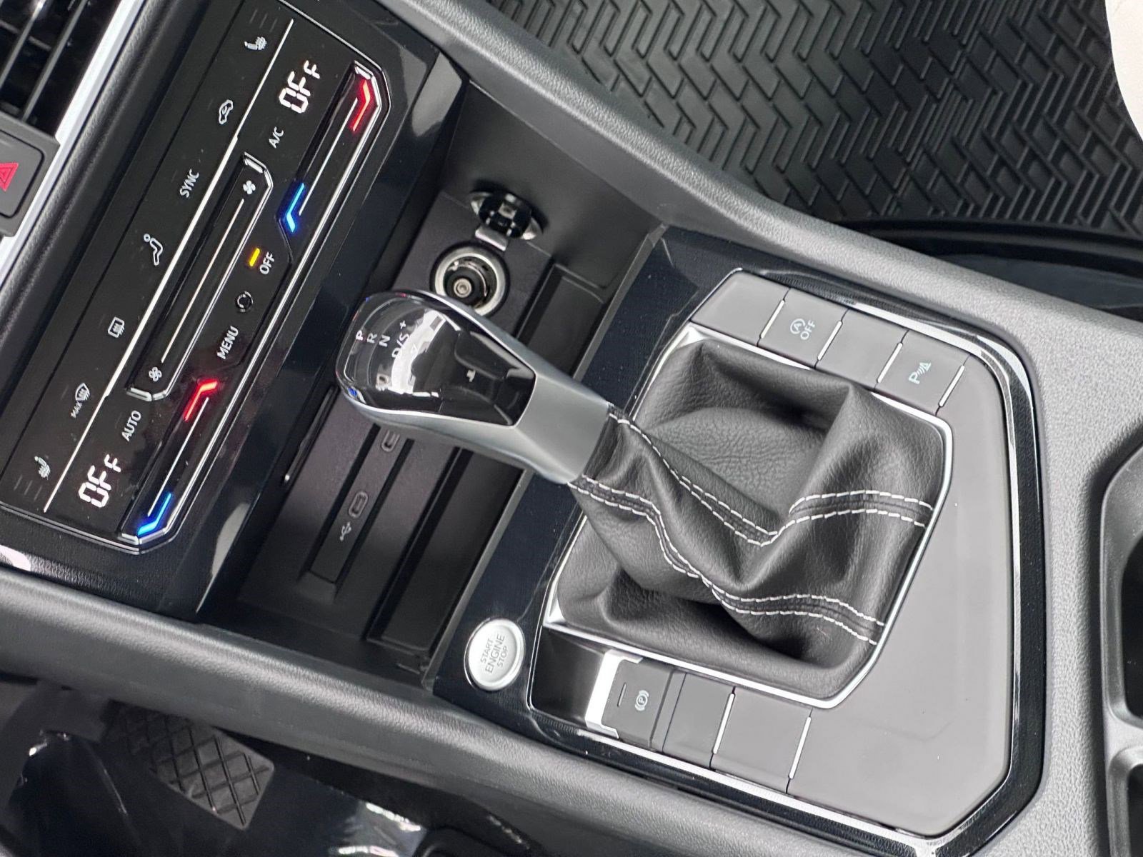 New 2026 Volkswagen Taos SE image 17