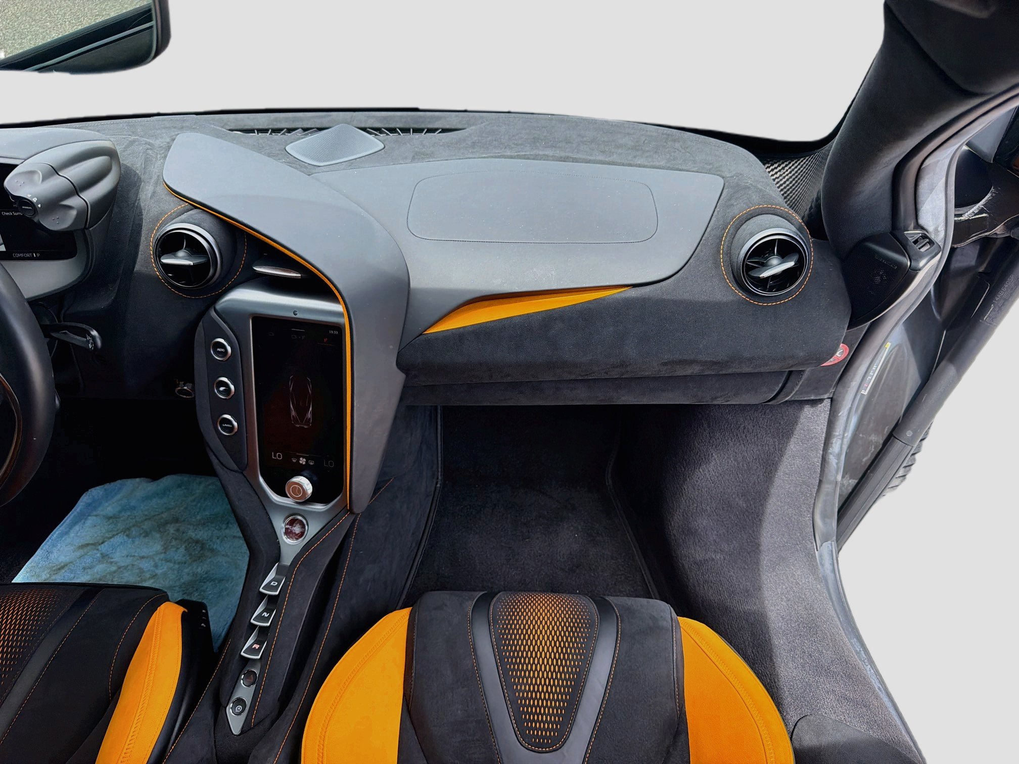 Used 2024 McLaren 750S Spider RWD image 15