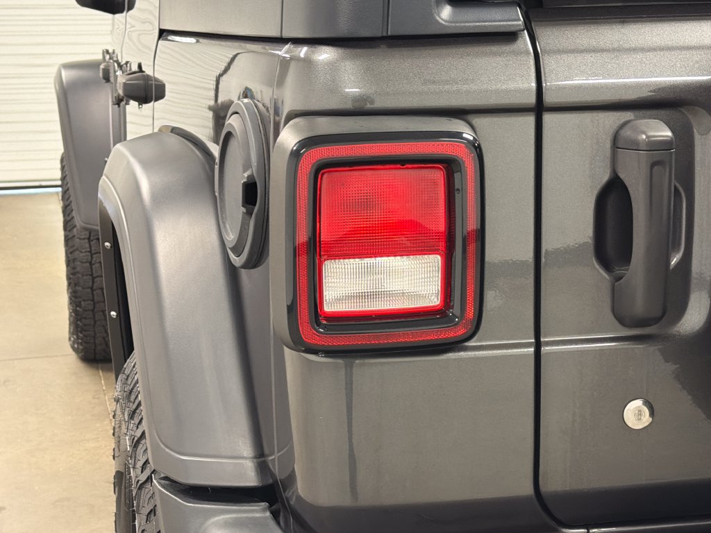 Used 2022 Jeep Wrangler Unlimited Sport AWD/4WD image 14