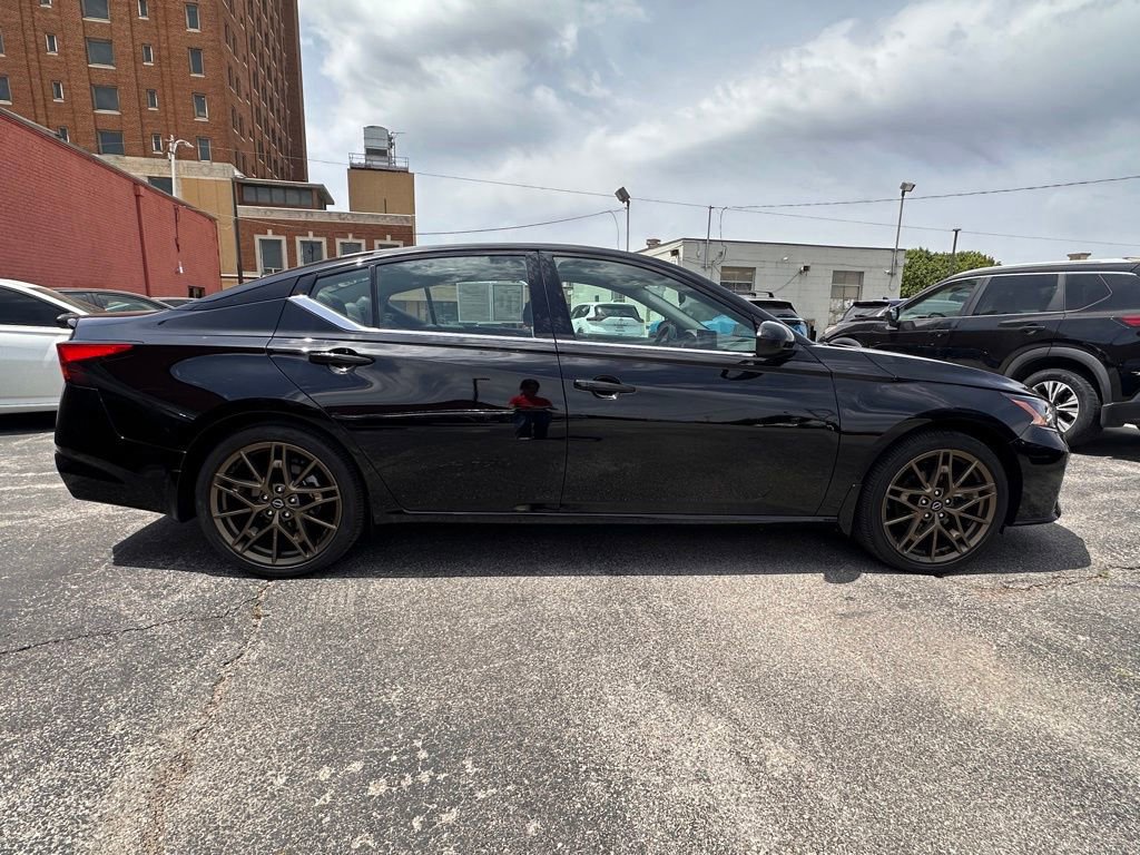 Certified 2025 Nissan Altima 2.5 SR w/ SR Premium Package FWD image 9