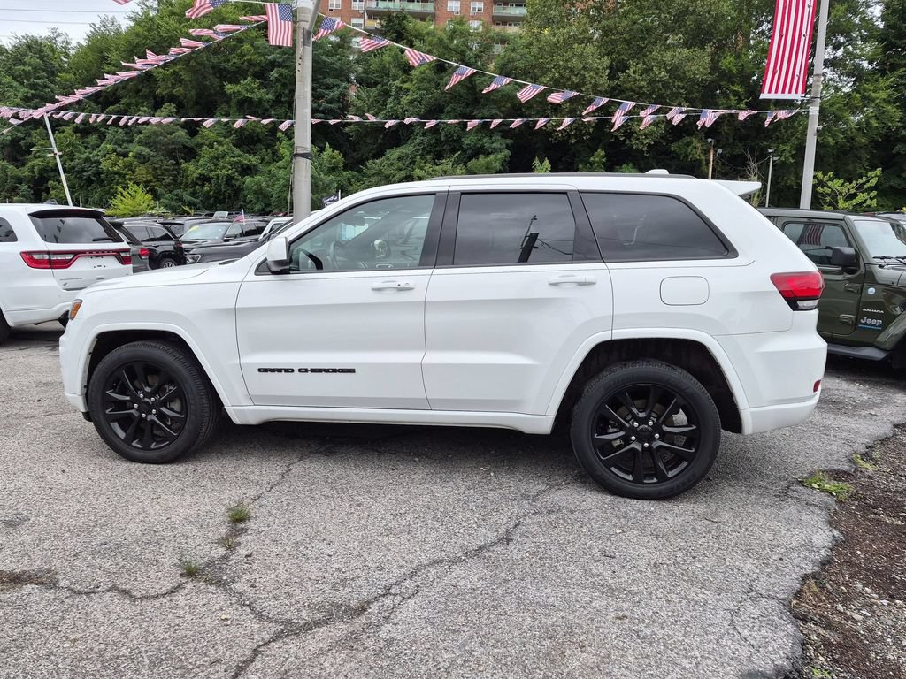 Used 2021 Jeep Grand Cherokee Laredo X AWD/4WD image 10