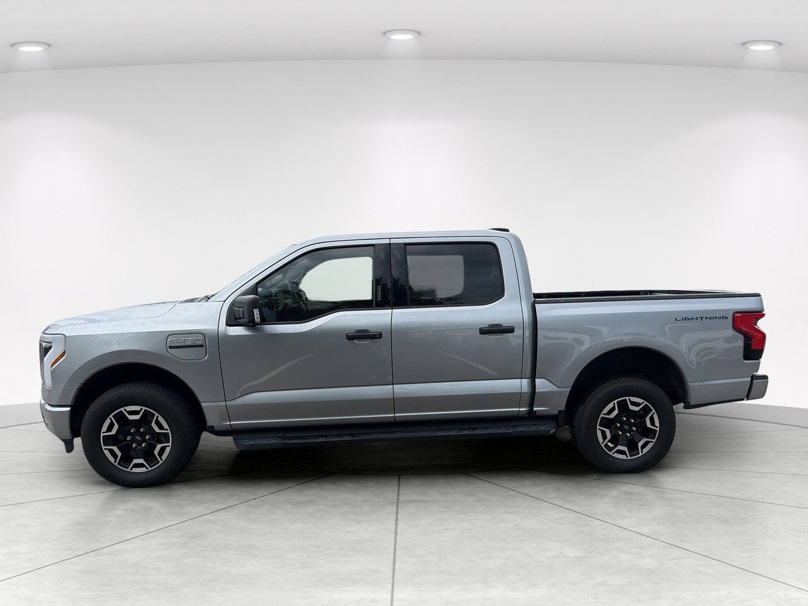 Used 2023 Ford F150 Lightning XLT AWD/4WD image 7