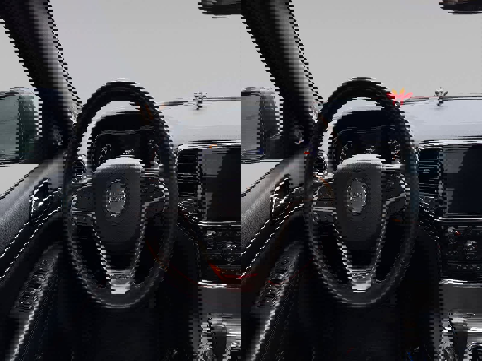 Used 2021 Jeep Grand Cherokee Trailhawk w/ Trailhawk Luxury Group image 12