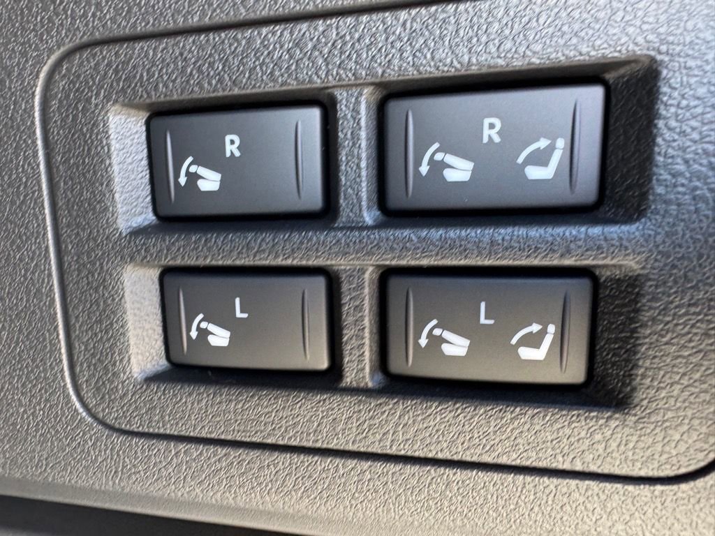 New 2026 Nissan Armada Platinum image 11