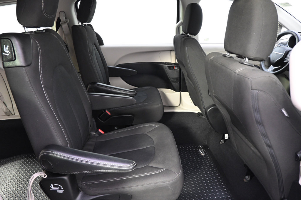 Used 2023 Chrysler Voyager LX FWD image 16