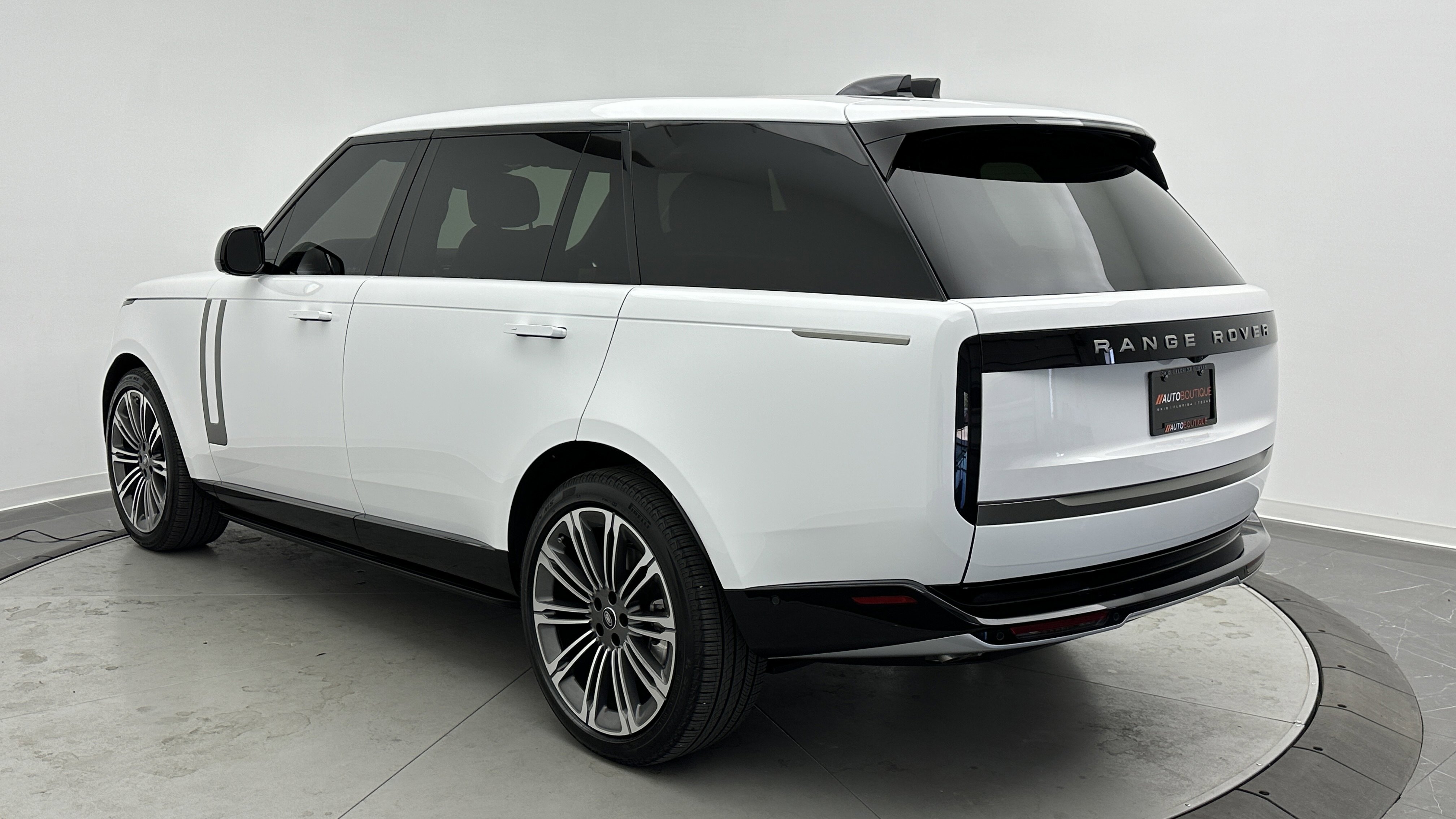 Used 2025 Land Rover Range Rover Long Wheelbase SE image 6