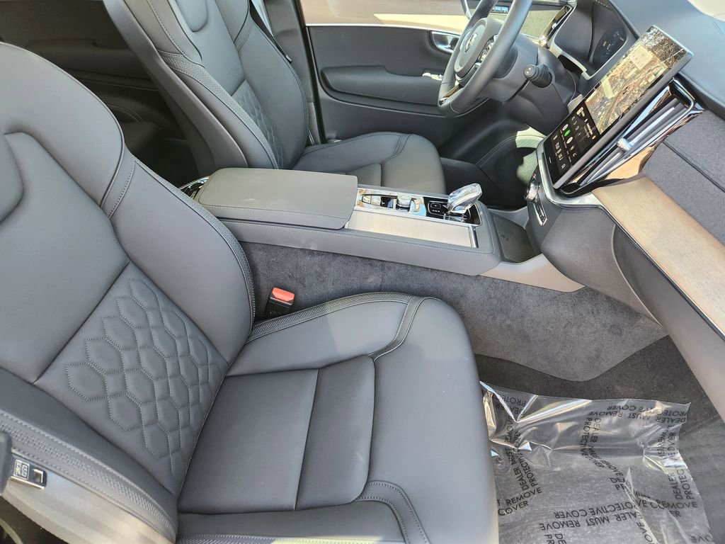 New 2025 Volvo XC90 B6 Core w/ Protection Package Premier image 4