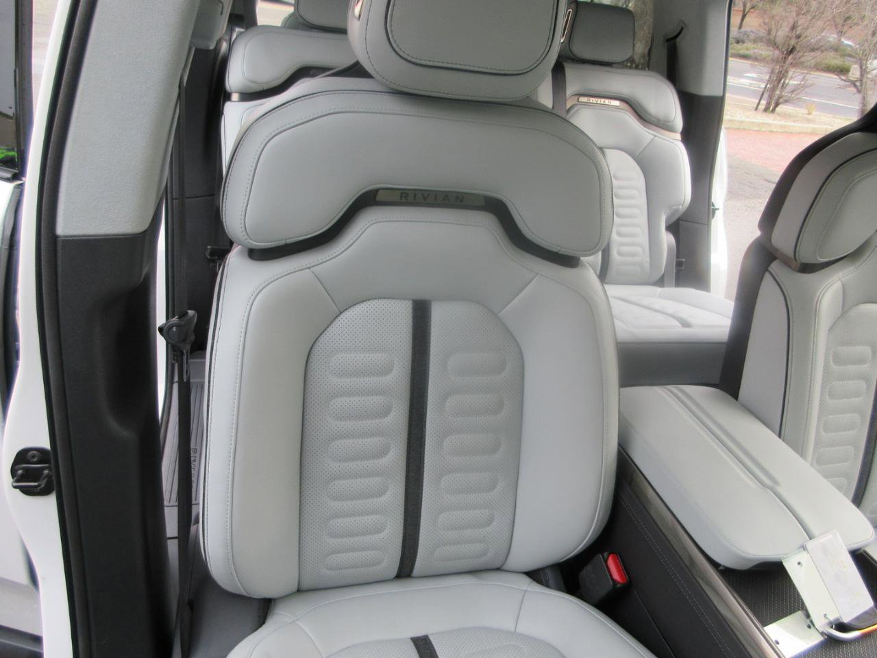 Used 2023 Rivian R1S Launch Edition image 28