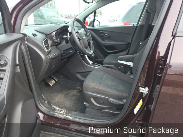 Used 2021 Chevrolet Trax LS w/ Tint and Cruise Package image 9