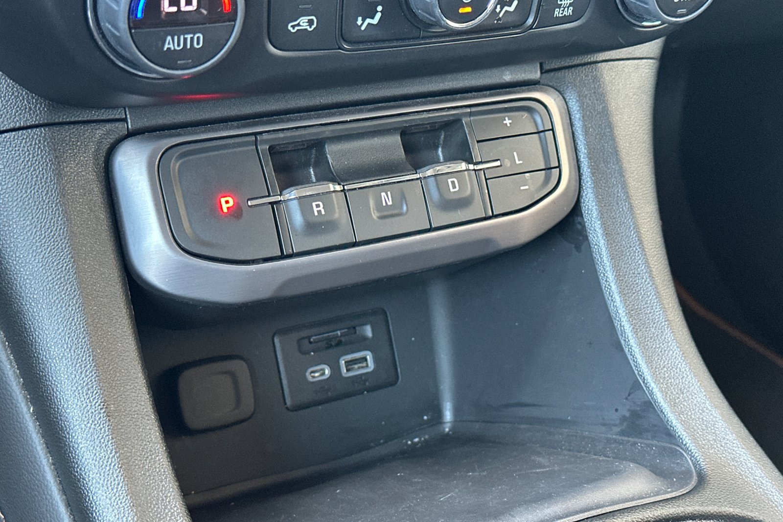 Certified 2023 GMC Acadia AT4 AWD/4WD image 31