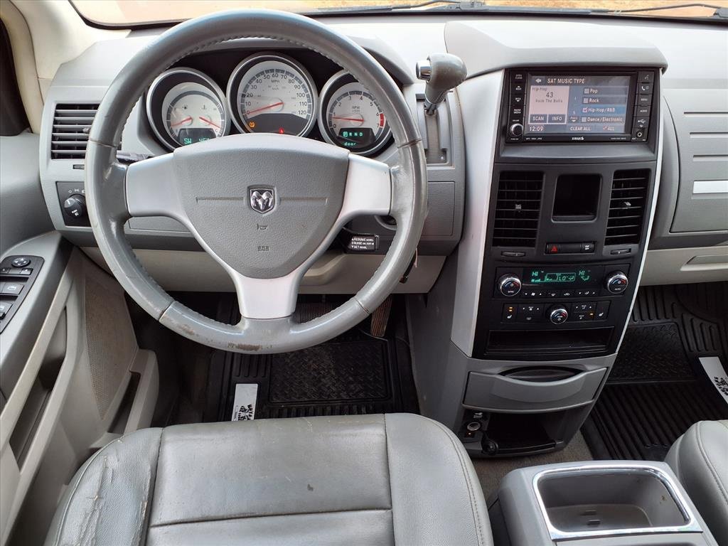 Used 2008 Dodge Grand Caravan SXT image 9