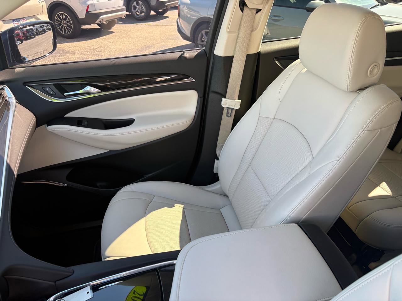 Used 2023 Buick Enclave Essence image 18