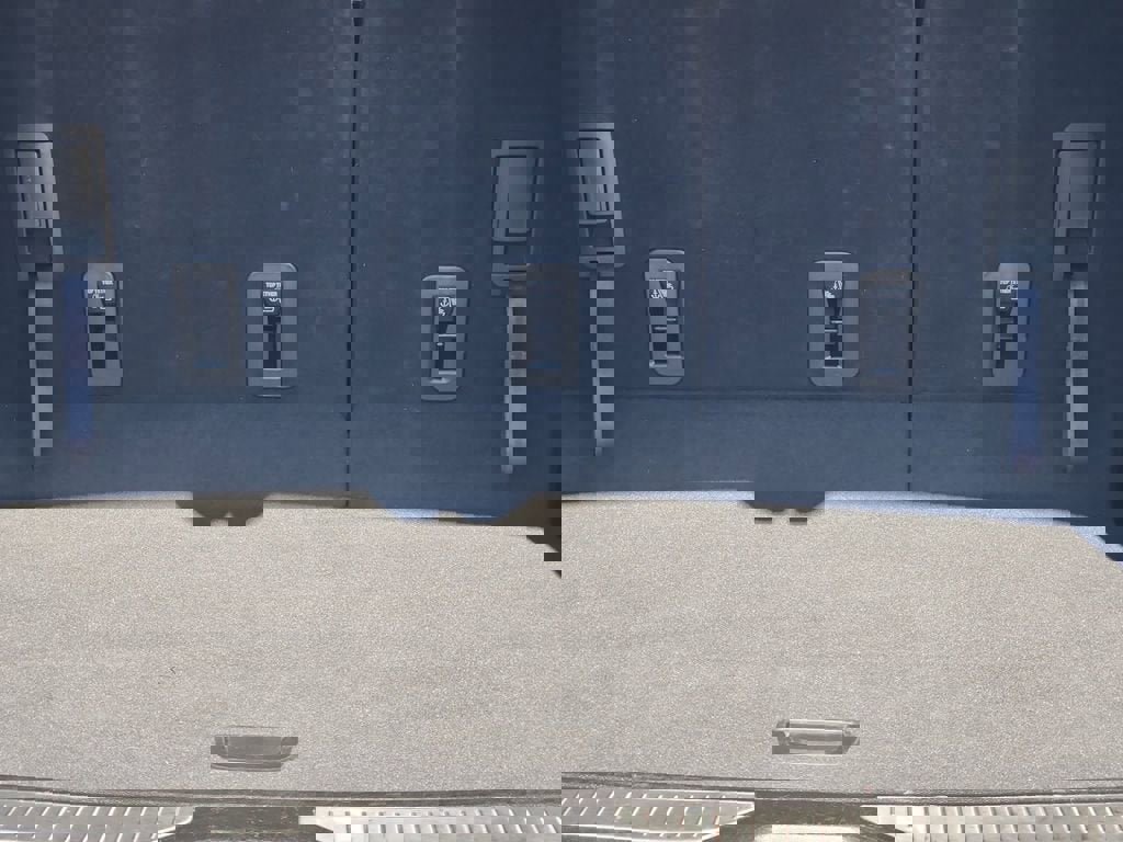 Used 2025 Chevrolet Suburban Z71 image 16