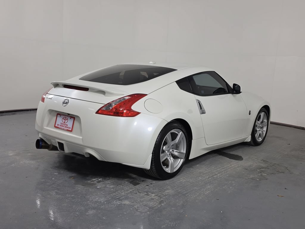 Used 2011 Nissan 370Z Touring RWD image 6