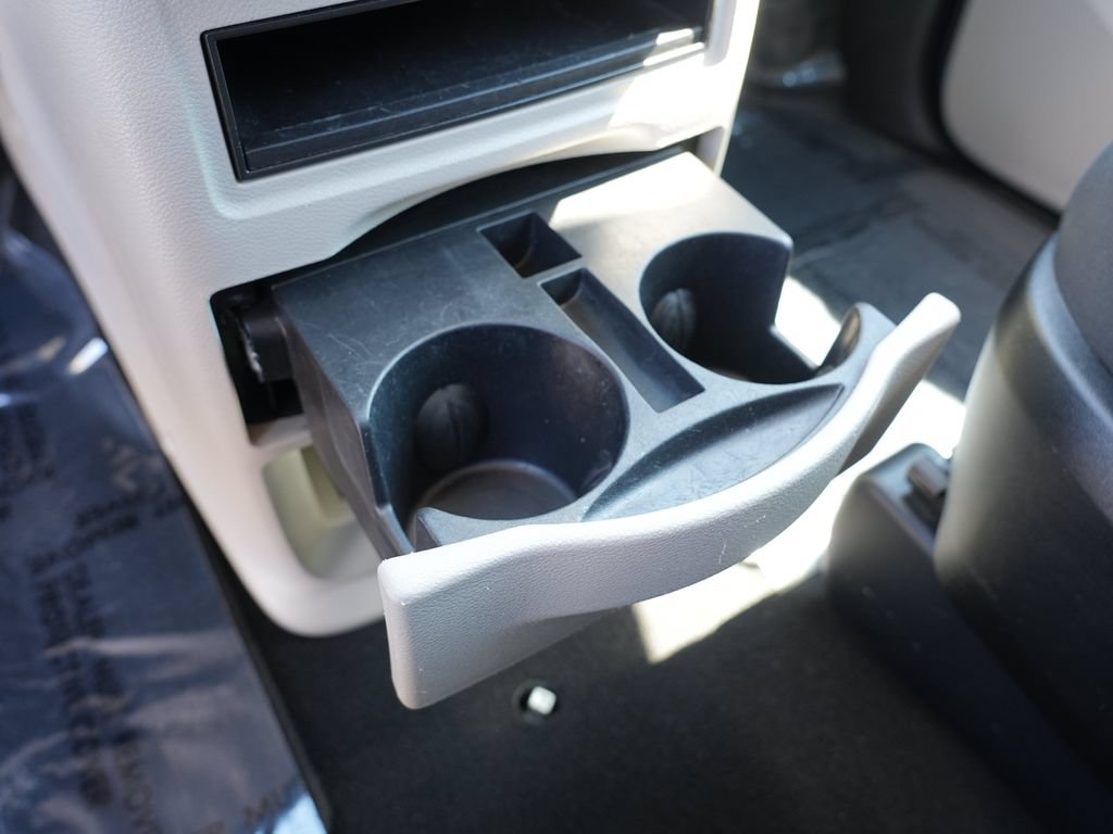 Used 2018 Dodge Grand Caravan SE w/ UConnect Hands-Free Group FWD image 27