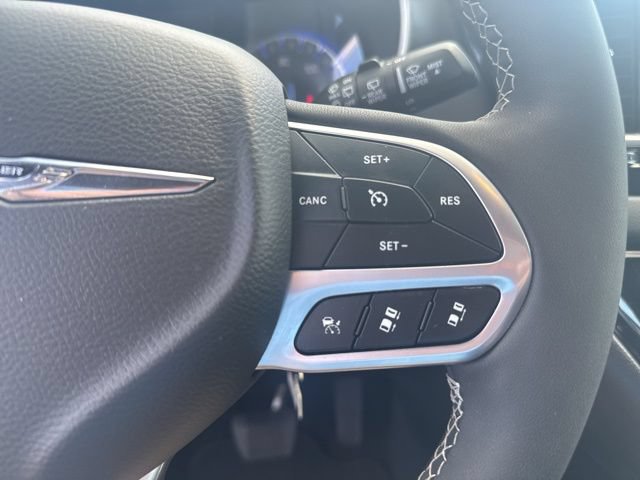 Used 2026 Chrysler Pacifica Select FWD image 19