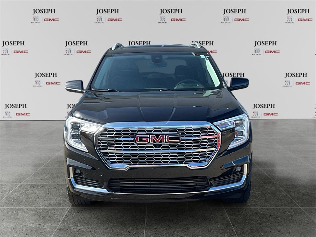 Used 2023 GMC Terrain Denali w/ Black Diamond Edition image 3