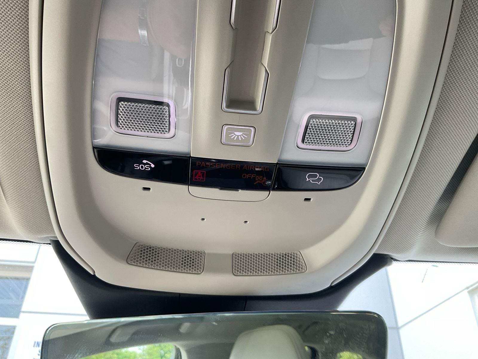 Certified 2024 Volvo XC60 B5 Plus w/ Climate Package AWD/4WD image 28