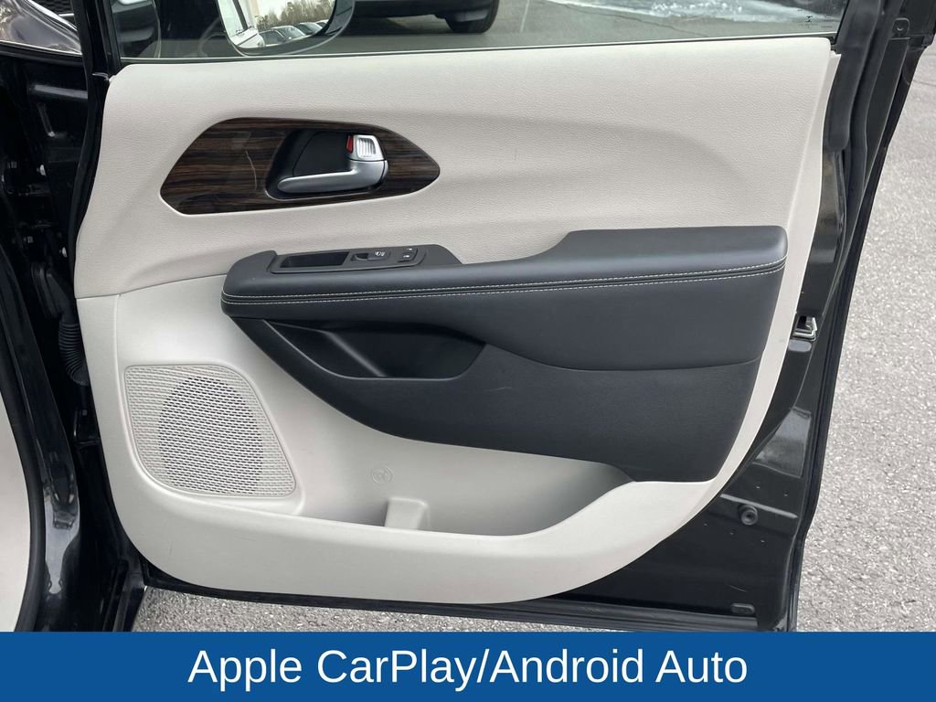 Certified 2023 Chrysler Pacifica Limited image 16