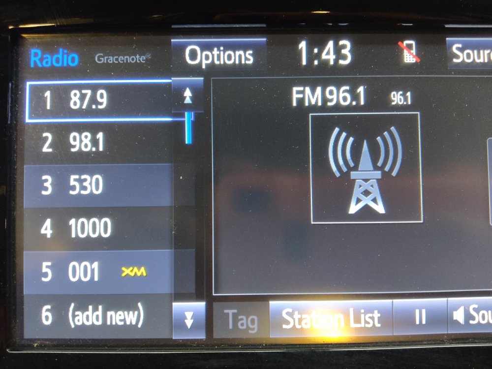 Used 2017 Toyota Camry XLE w/ Moonroof Package image 25