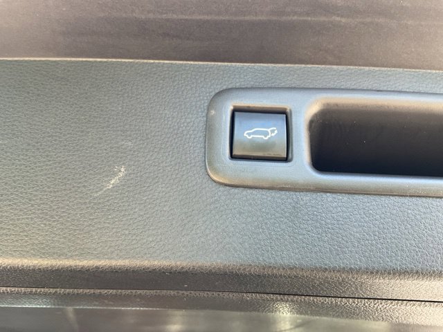 Used 2025 Toyota Highlander XLE FWD image 12