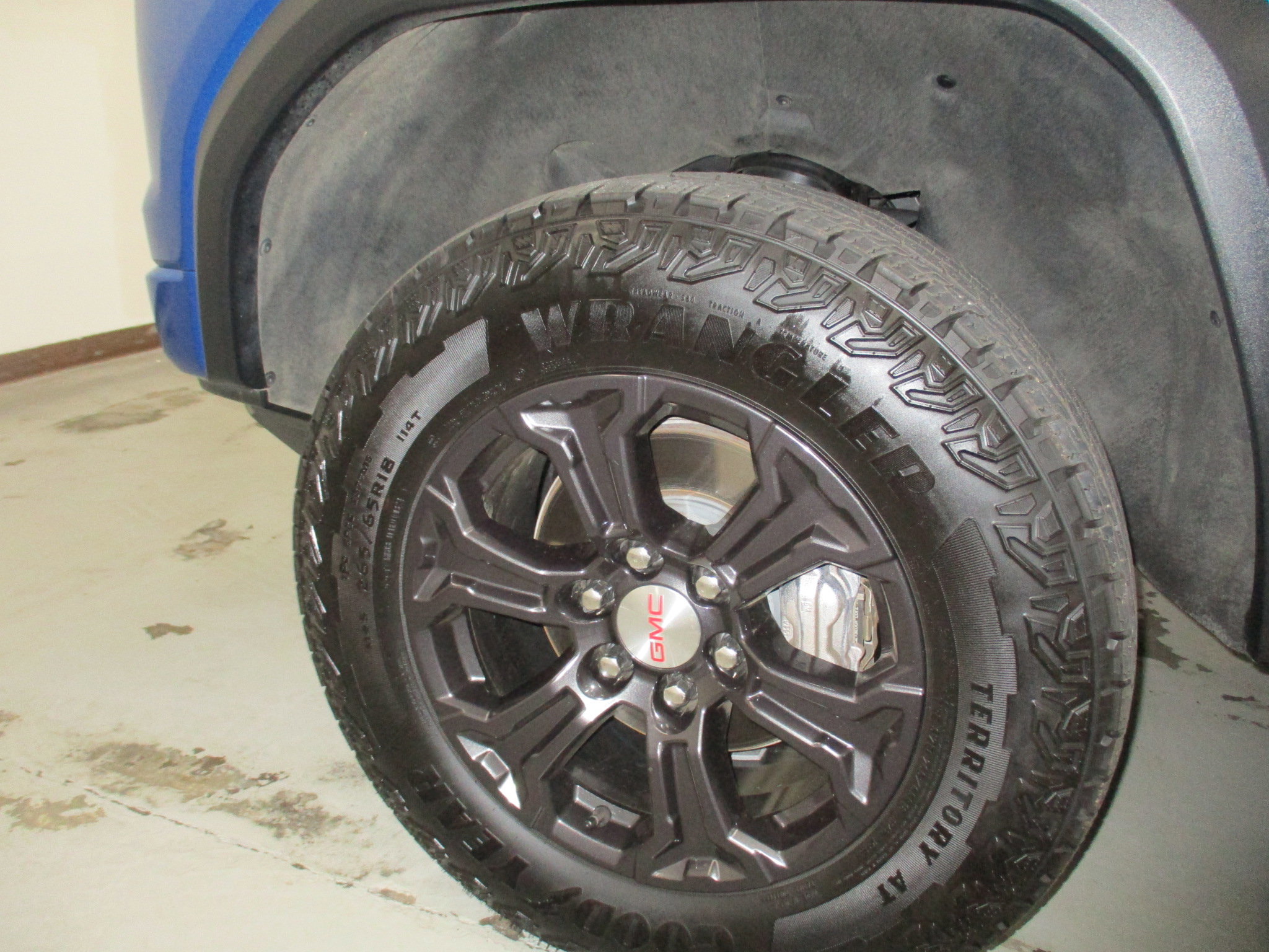 Used 2024 GMC Canyon Elevation w/ Elevation Premium Package image 4