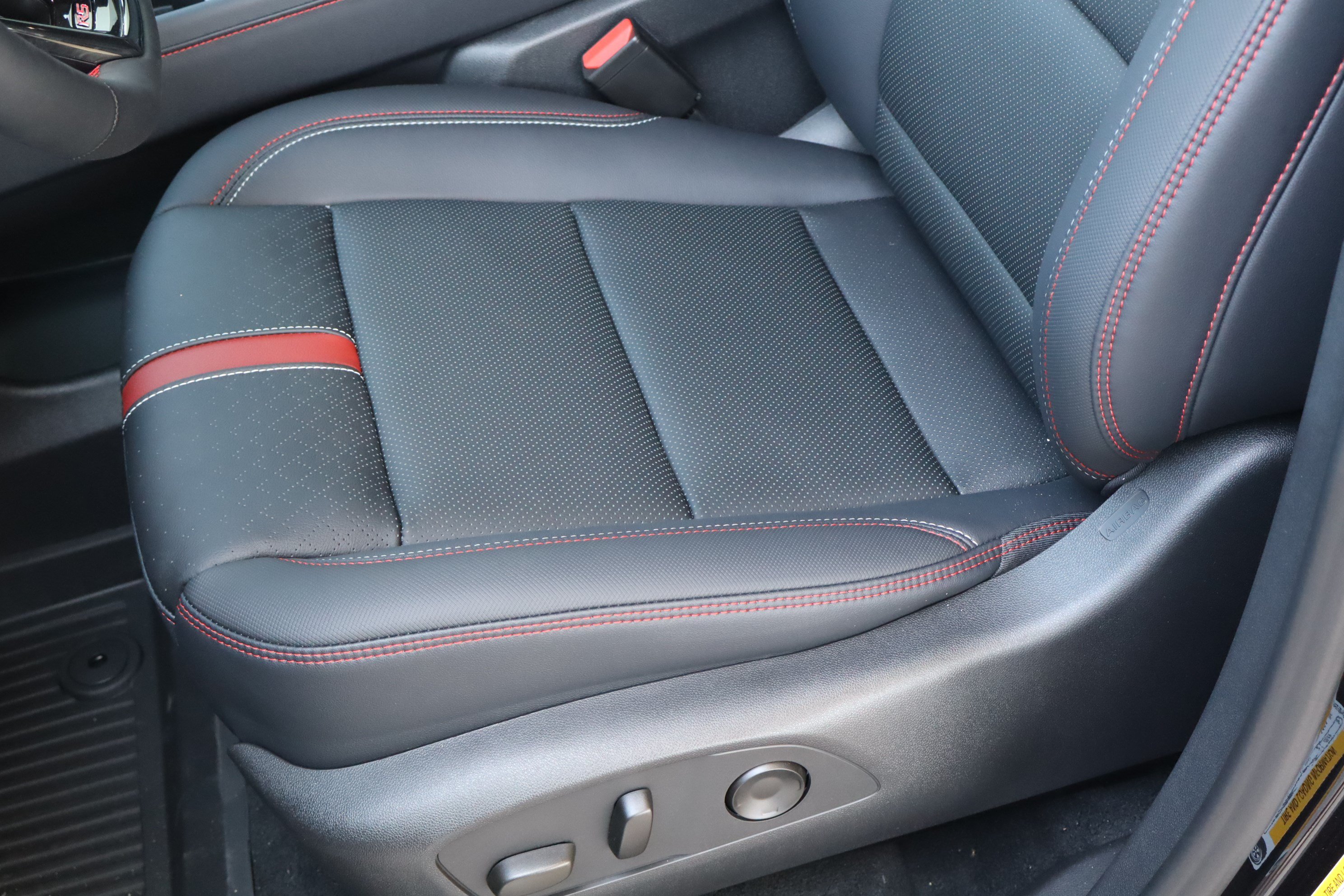 New 2026 Chevrolet Traverse RS w/ LPO, Floor Liner Package FWD image 12
