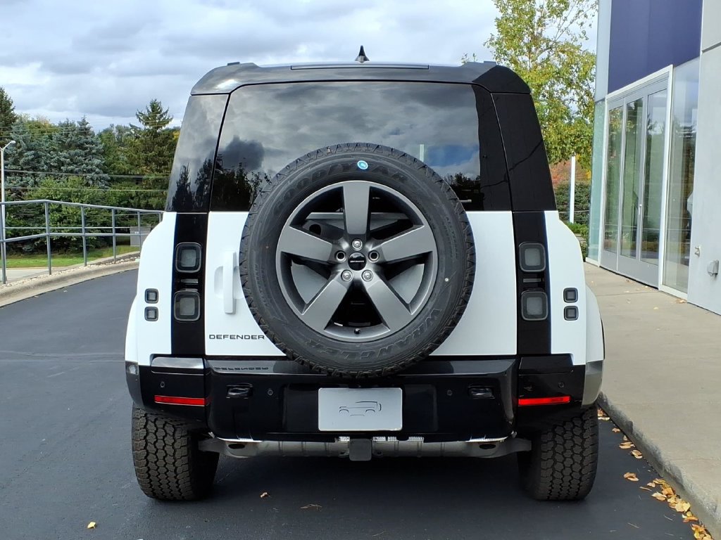 New 2026 Land Rover Defender 110 X-Dynamic SE AWD/4WD image 4
