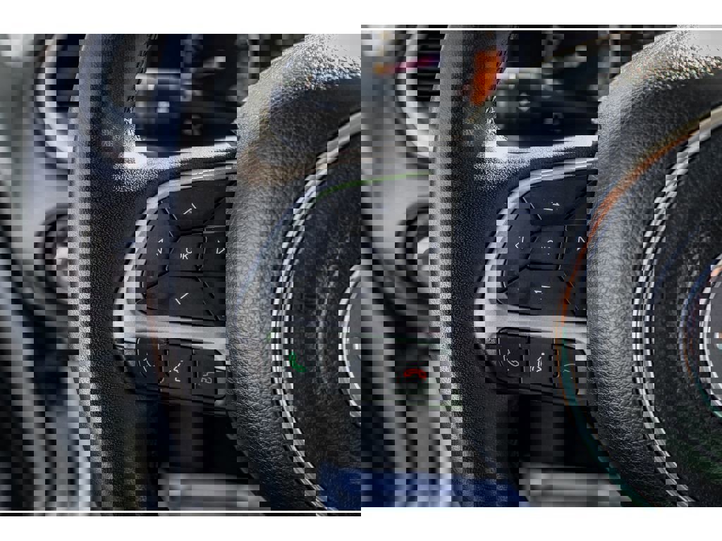 Used 2018 Jeep Renegade Latitude w/ Popular Equipment Group image 12