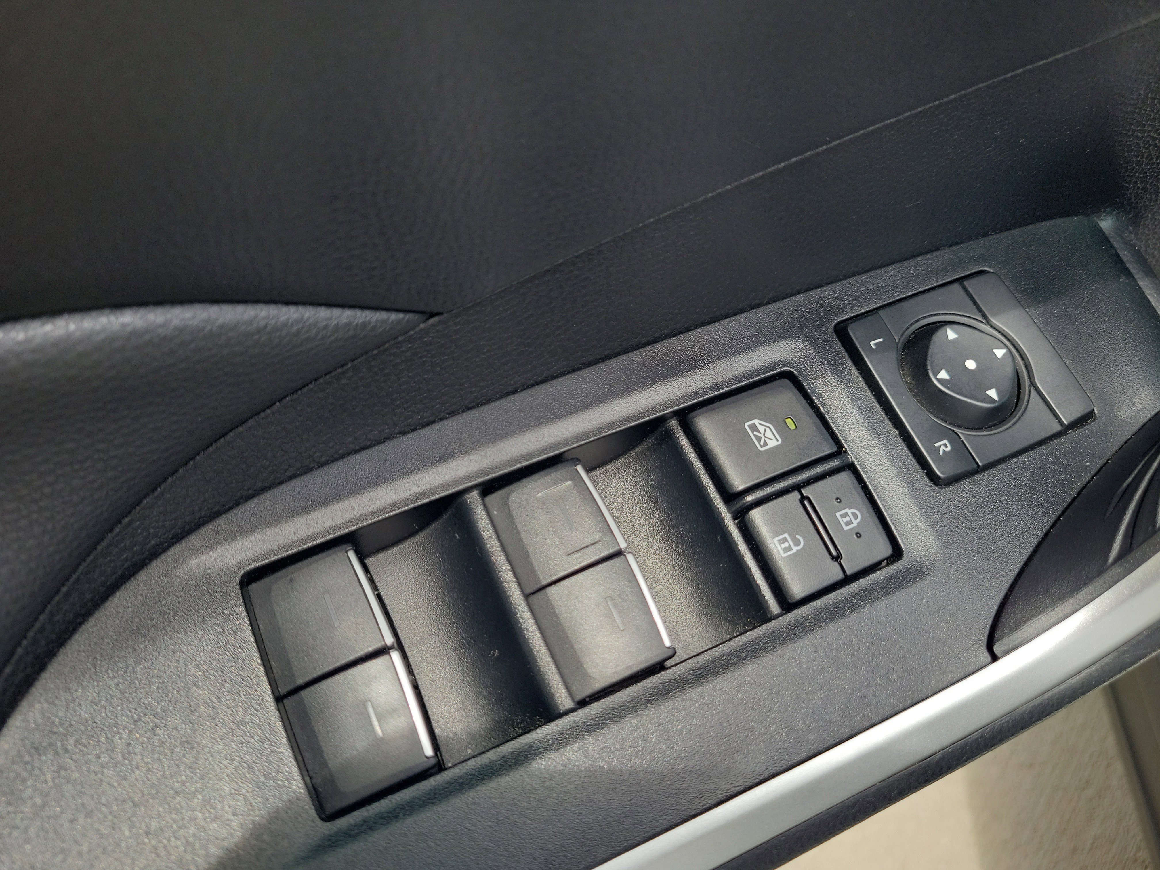 Used 2024 Toyota RAV4 XLE FWD image 23