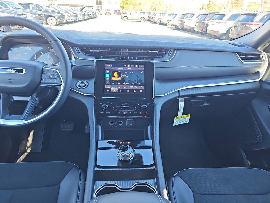 New 2025 Jeep Grand Cherokee Altitude image 18