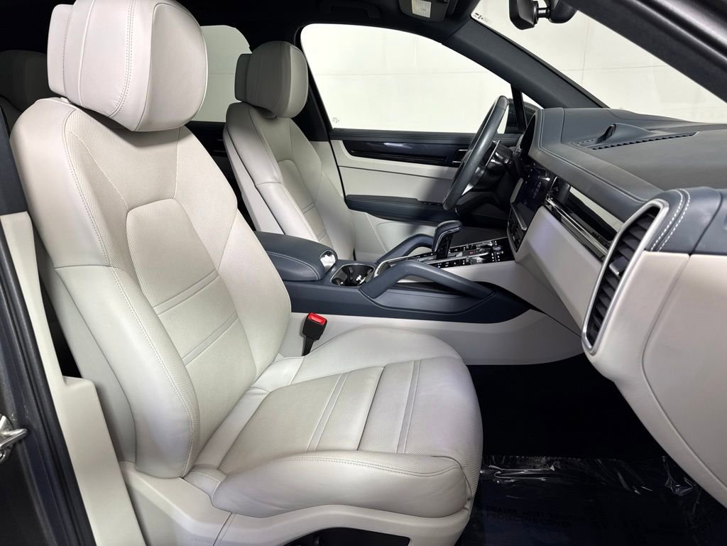 Used 2023 Porsche Cayenne AWD/4WD image 12