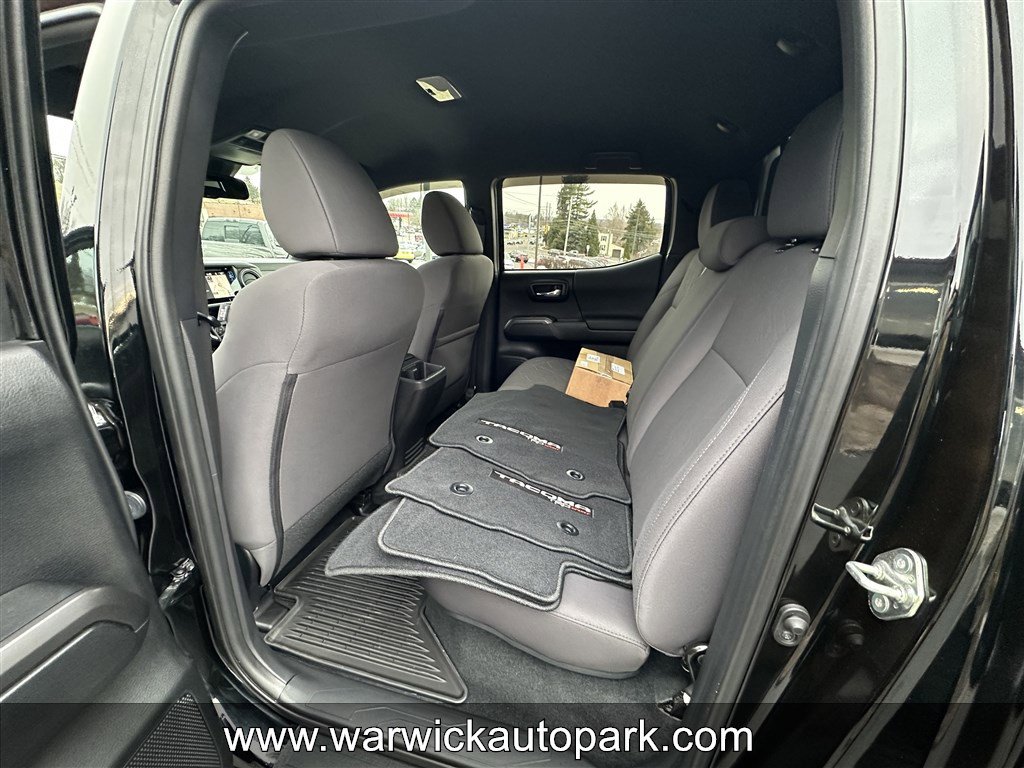 Used 2019 Toyota Tacoma TRD Sport AWD/4WD image 9