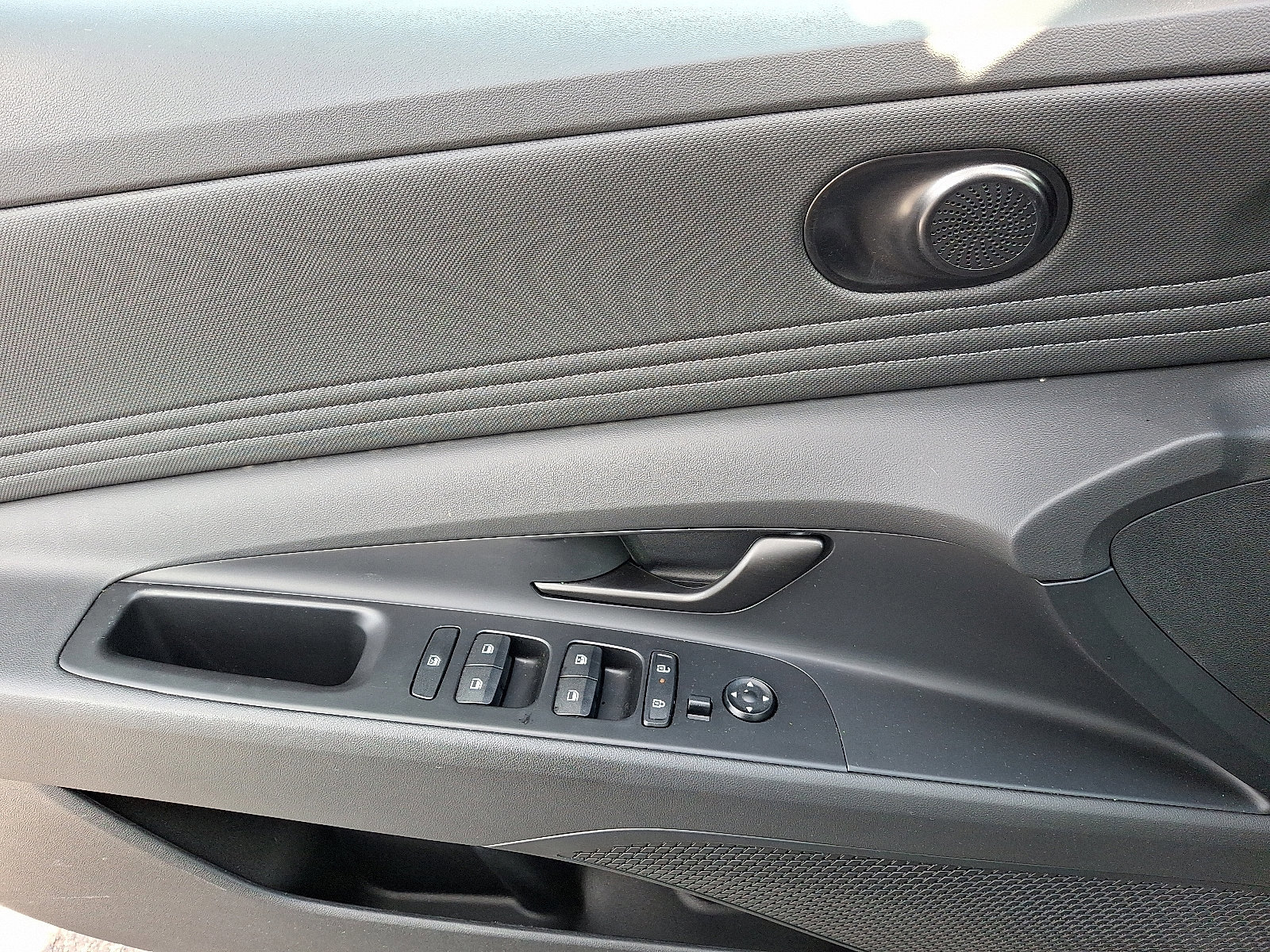 Certified 2025 Hyundai Elantra Sport image 12