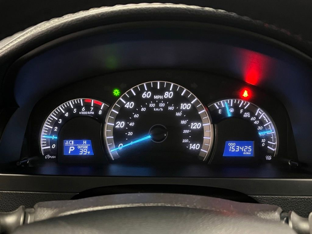 Used 2014 Toyota Camry SE image 16